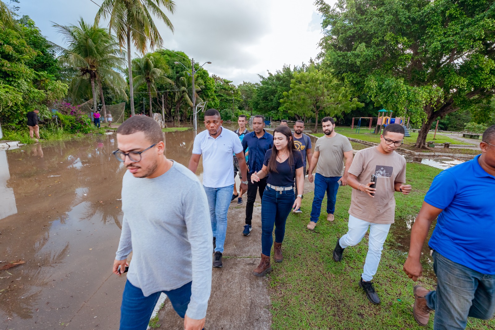 Equipes da Prefeitura de Lauro de Freitas vistoriam áreas afetadas por chuvas intensas