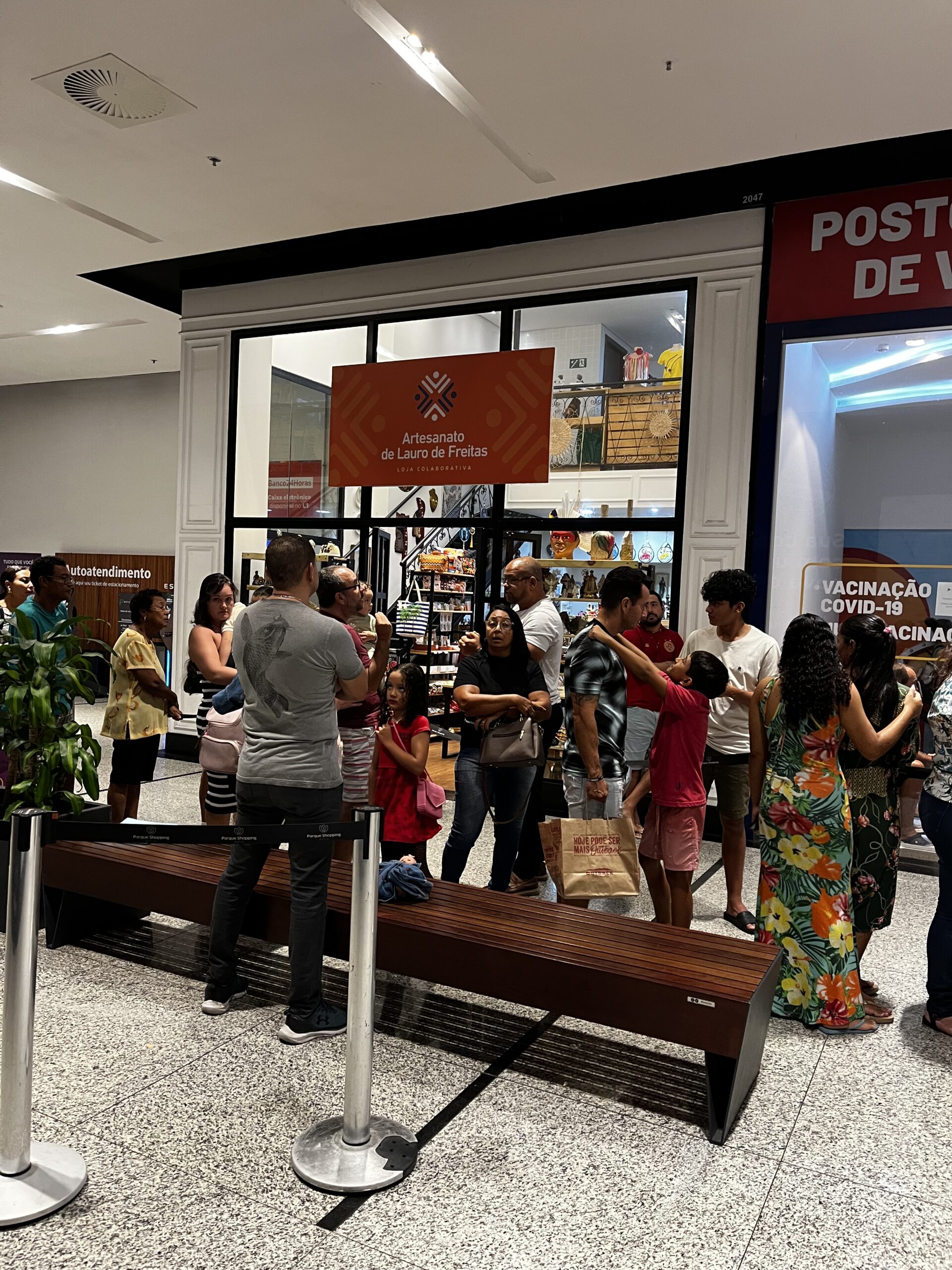 Ânimos exaltados no posto avançado de vacinação em Lauro de Freitas.