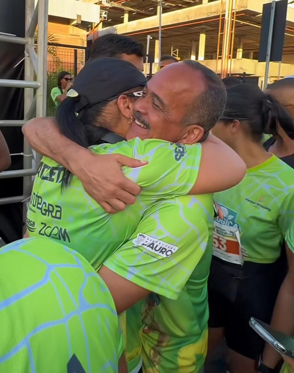 Ex-prefeito de Camaçari e pré-candidato à ALBA, Elinaldo participa da 1ª Corrida Ecológica de Lauro de Freitas