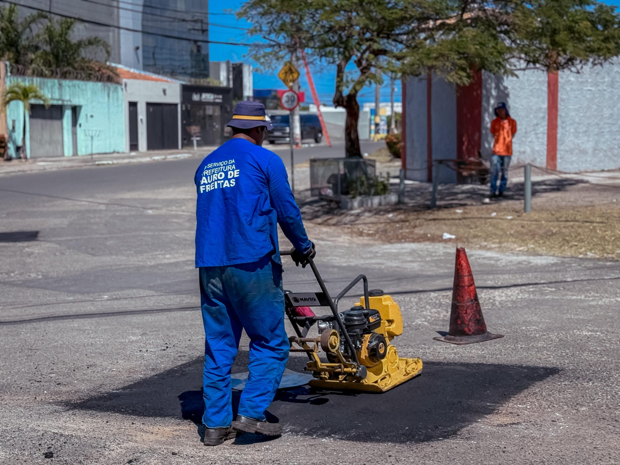 Prefeitura intensifica recuperação de vias e drenagem através da Operação Buraco Zero