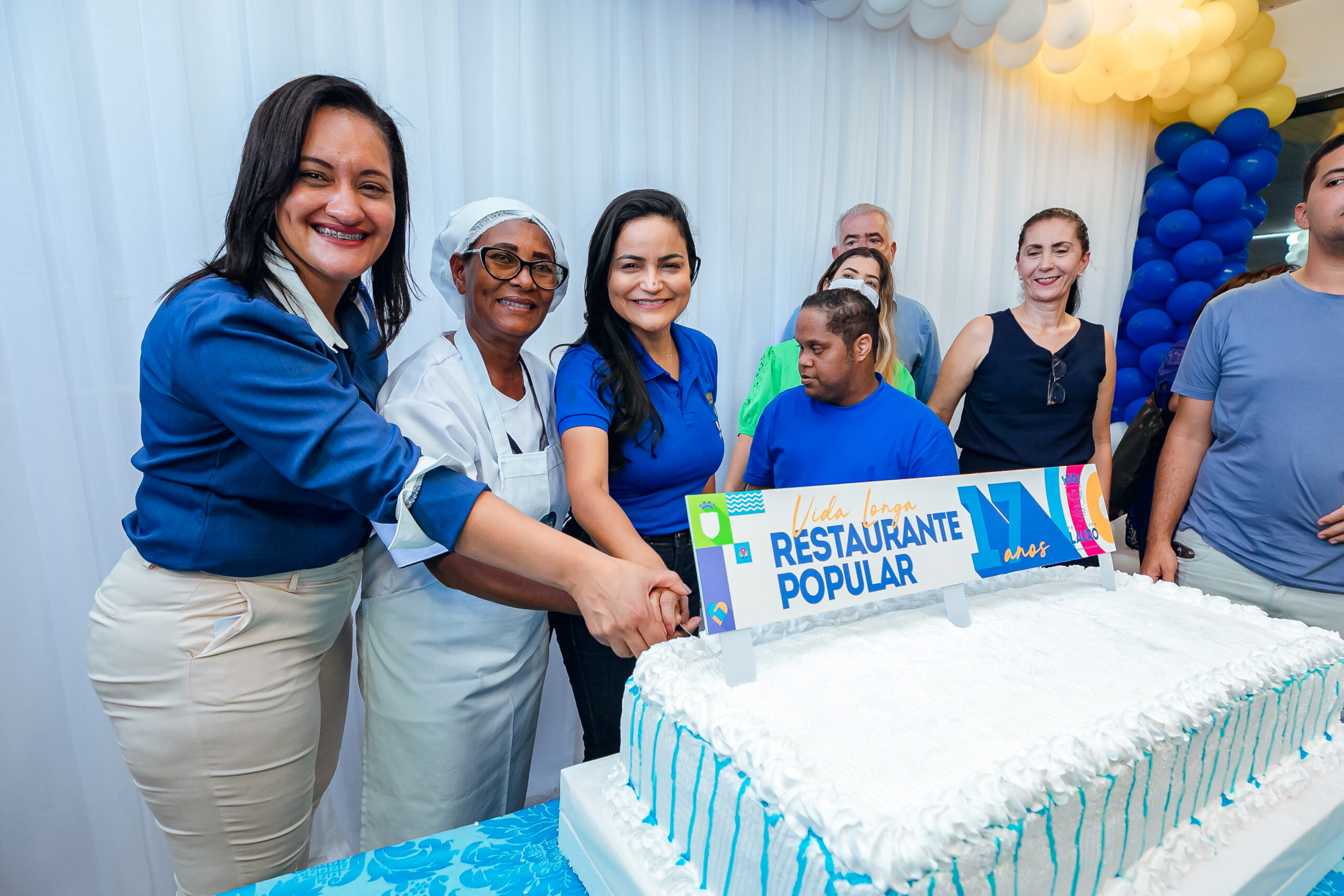 Com presença da prefeita Débora Regis, Restaurante Popular celebra 17 anos de serviço à população