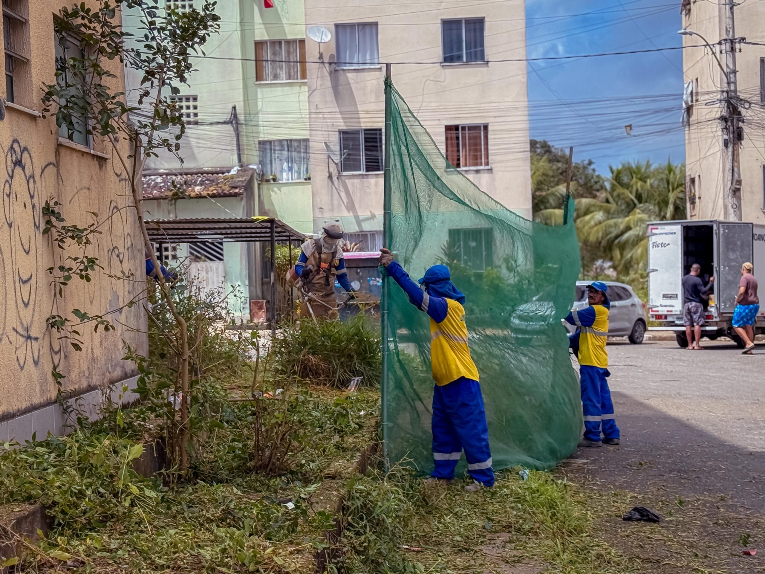 Prefeitura realiza mutirão de limpeza urbana no Capelão
