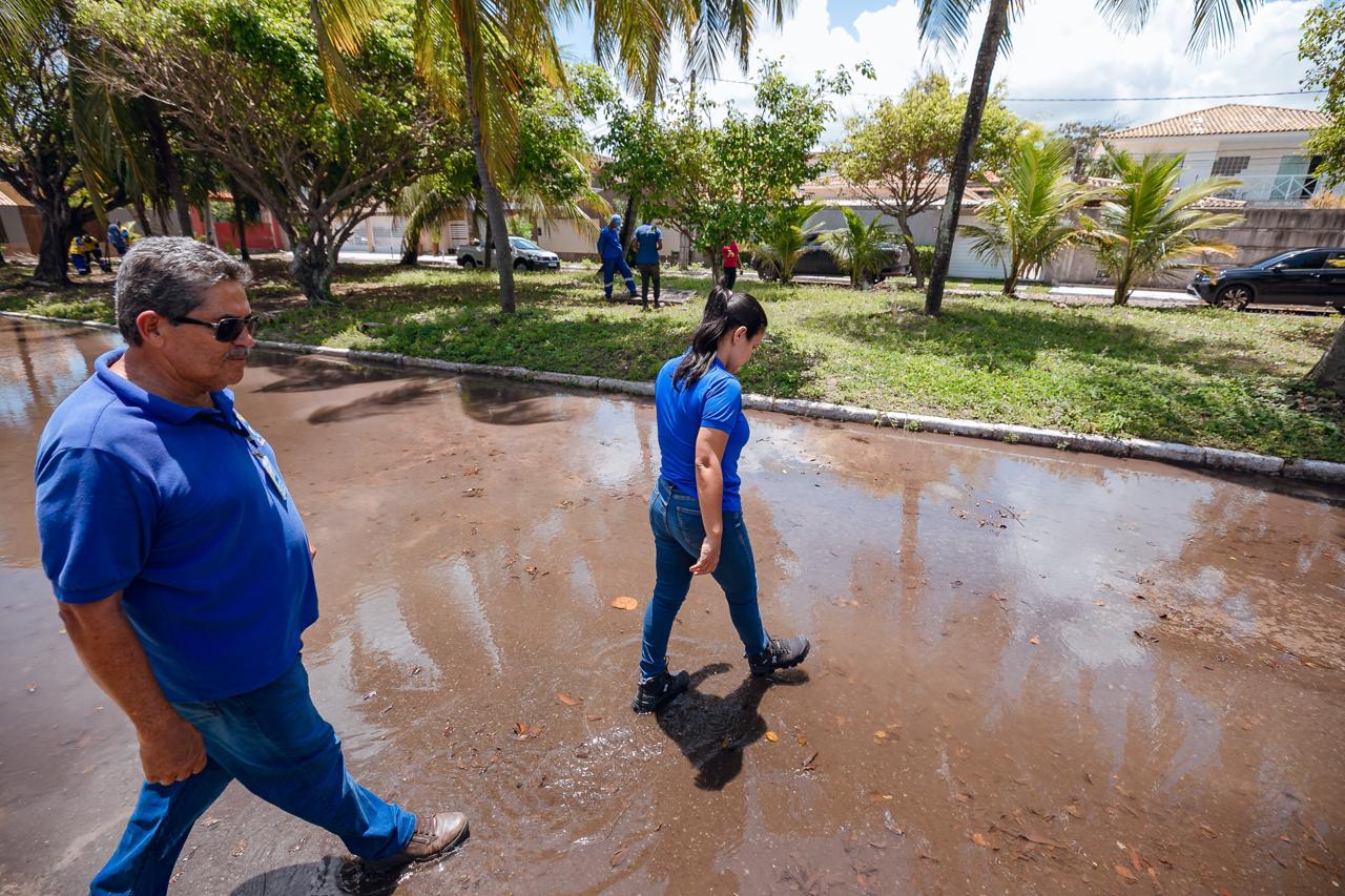Prefeita Débora Regis acompanha ações pós-chuvas em Lauro de Freitas