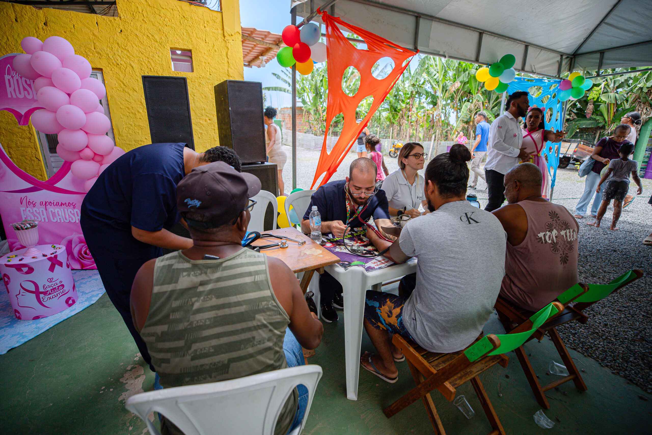 Prefeitura realiza mutirão no Quingoma em atenção à população negra