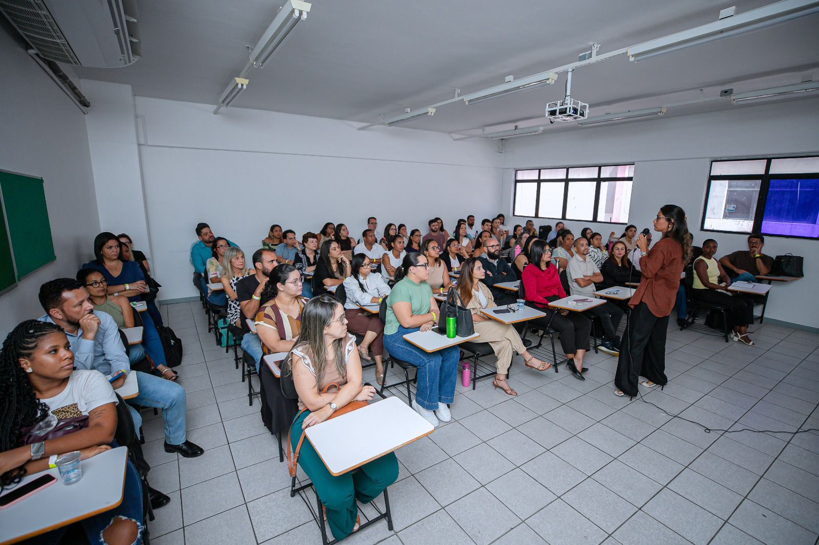 Capacitação sobre a Nova Lei de Licitações e Contratos reúne mais de 60 servidores em Lauro de Freitas