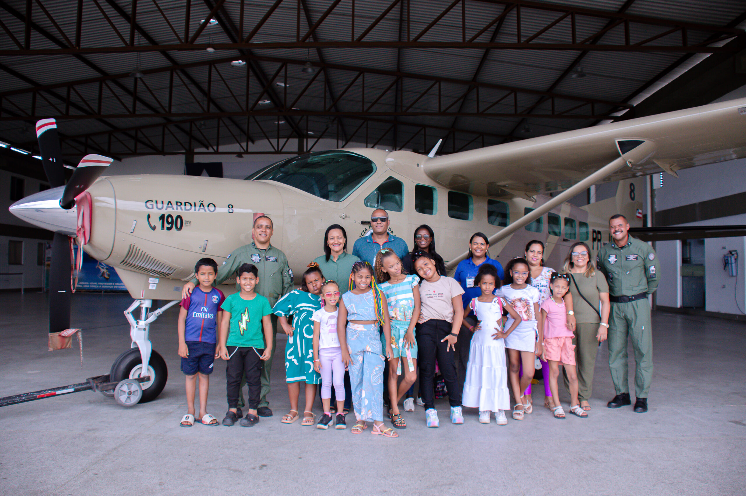 Crianças assistidas pelo CRAS Caji vivenciam momento especial em visita ao GRAER