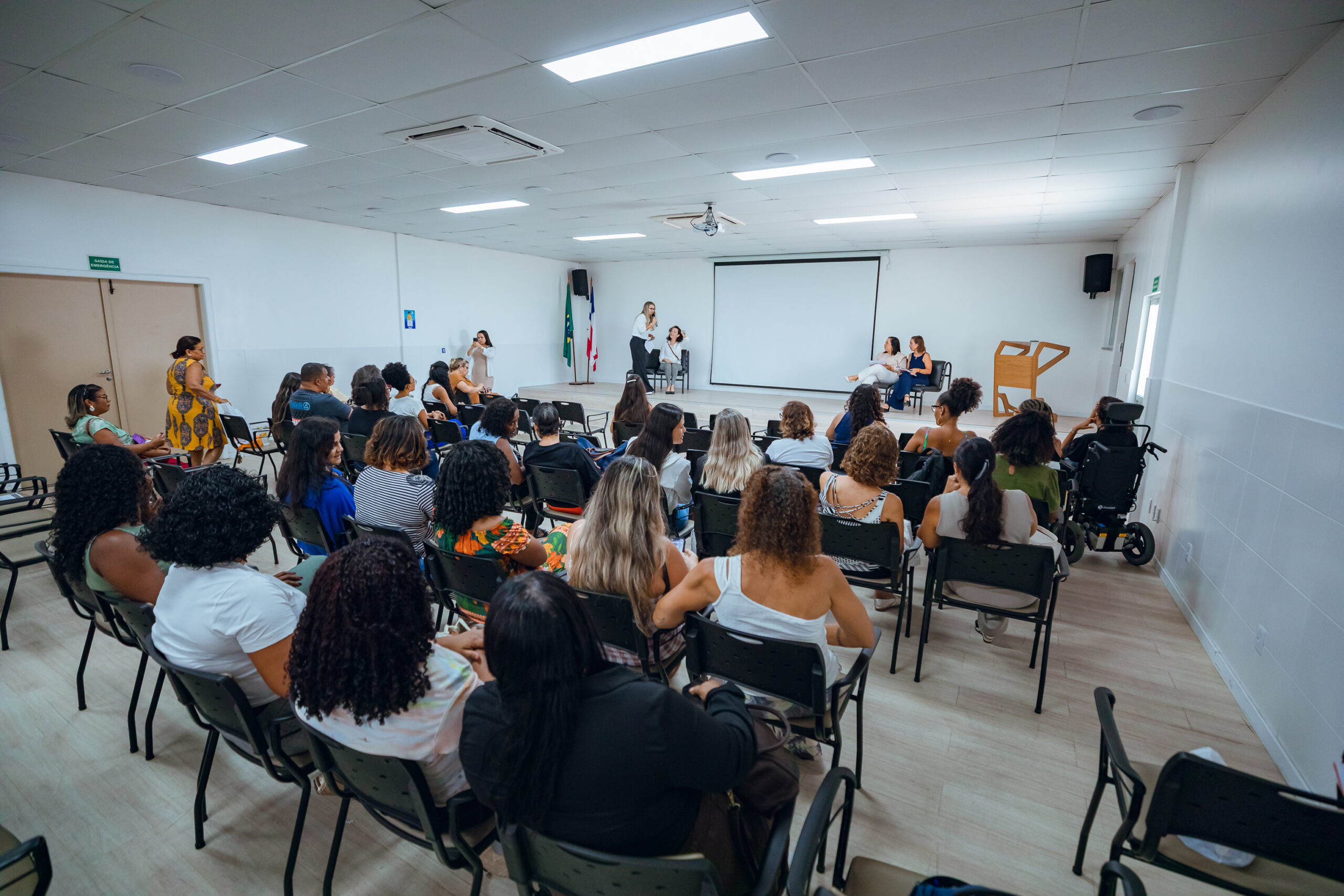 Prefeitura de Lauro de Freitas promove Roda de Conversa sobre a Política Nacional de Educação Especial