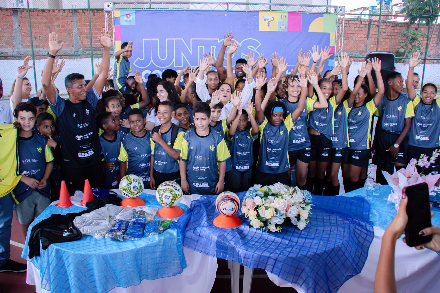 Prefeitura entrega kits do Projeto Sementinhas do Esporte e reforça integração entre educação e cidadania em Lauro de Freitas