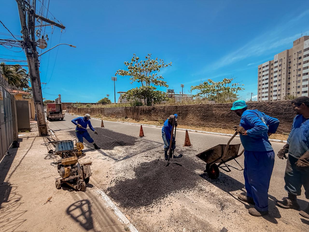 Prefeitura dá continuidade a Operação Buraco Zero em vias de Lauro de Freitas