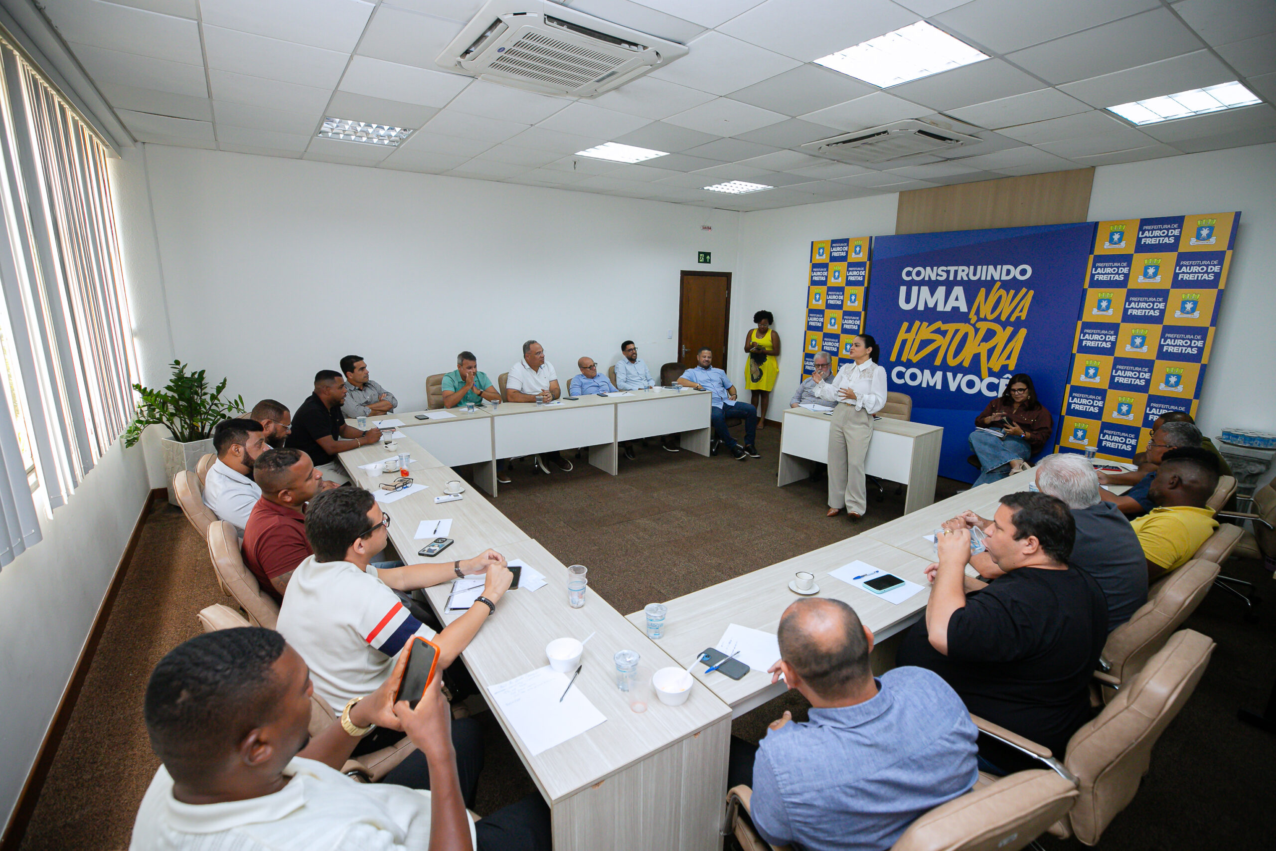 Prefeita Débora Regis e vereadores discutem pautas estratégicas para o futuro de Lauro de Freitas